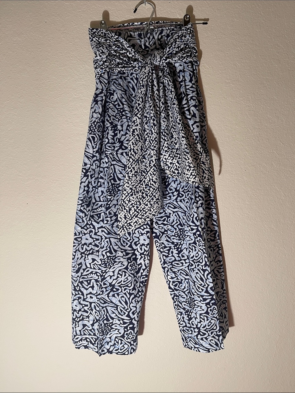 High-Waist Navy & White Patterned Tie-Belt Jumpsuit Pants.  Size 10-11.